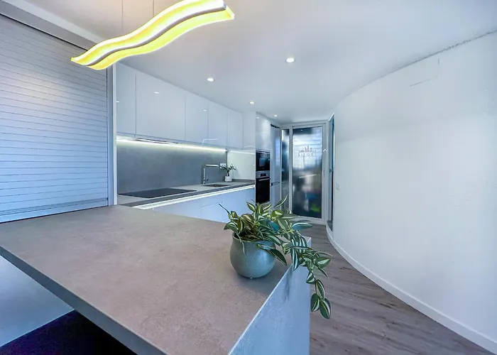 Urban Waves By Hello Homes * 锡切斯